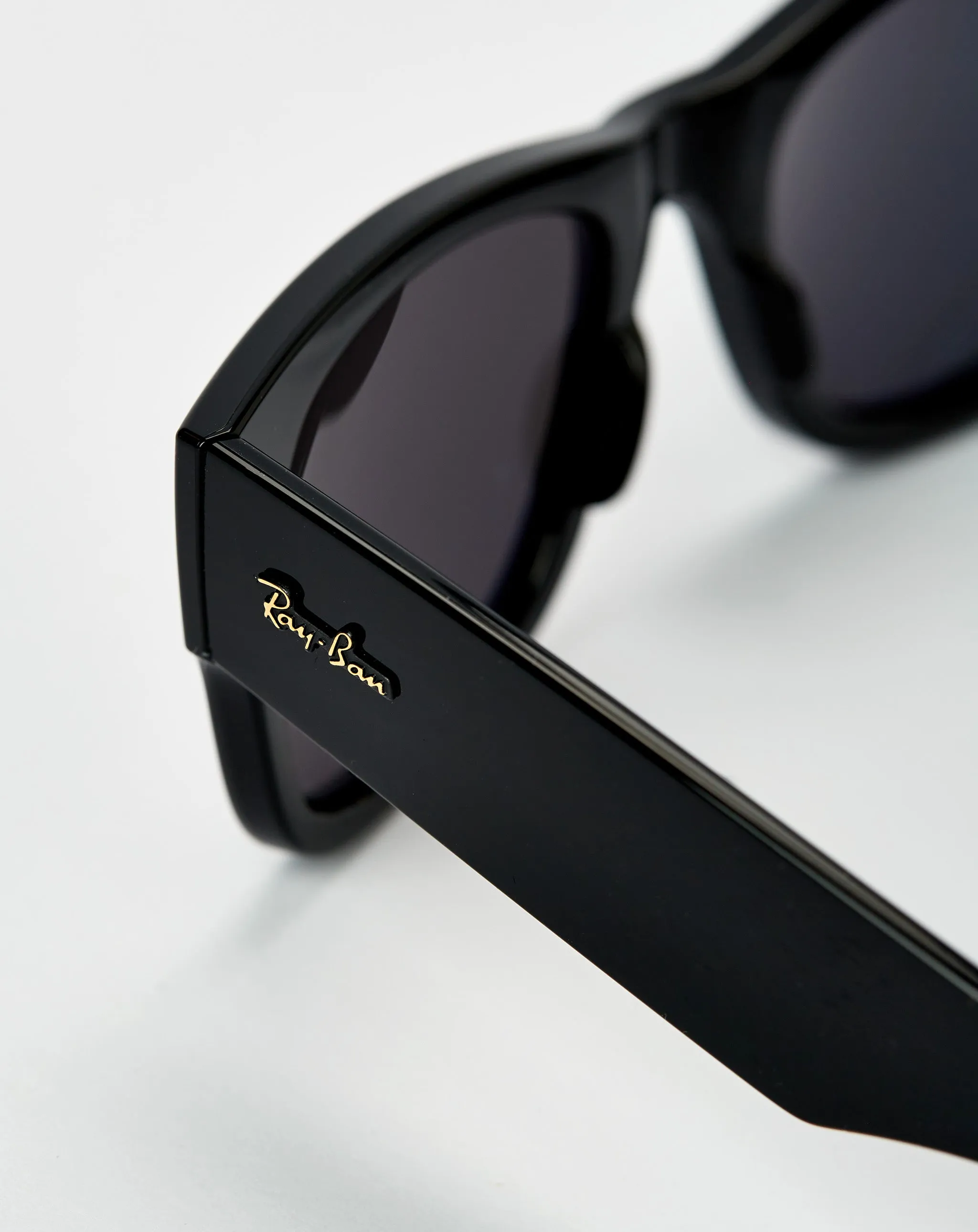 Mega Wayfarer